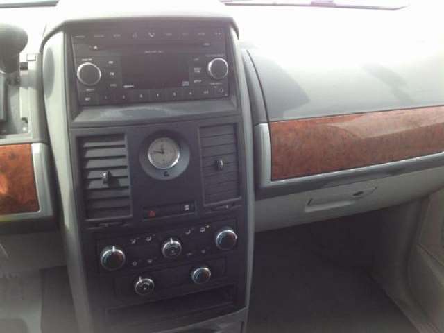 Chrysler Town and Country 2008 photo 6